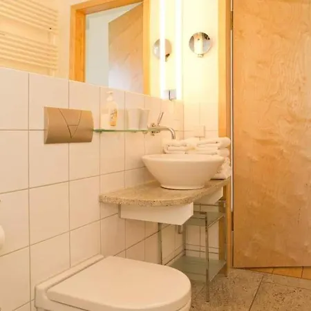 Artemis, 10 Patras *